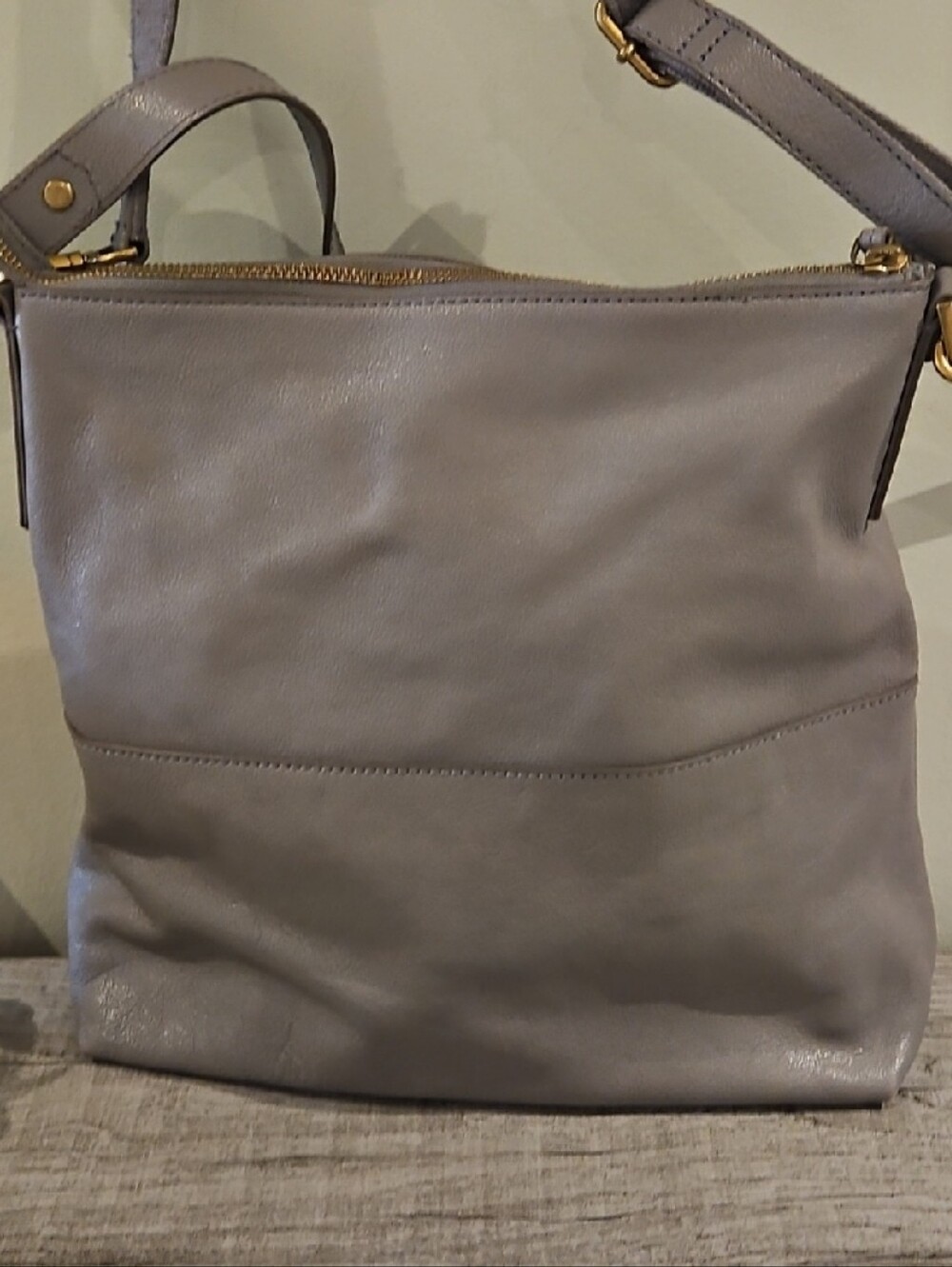 Fossil Amelia Hobo    Leather Crossbody Bag with Gold Hardware